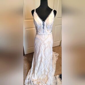 Elegant White Lace Wedding Dress